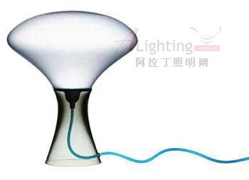 用玻璃吹制光線柔和的燈具(組圖)